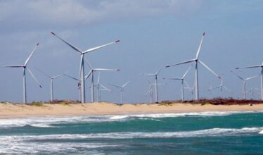 A concentração e investimentos dos parques eólicos na região Nordeste preocupa os especialistas, que buscam a descentralização da produção de energia eólica para reduzir impactos ambientais