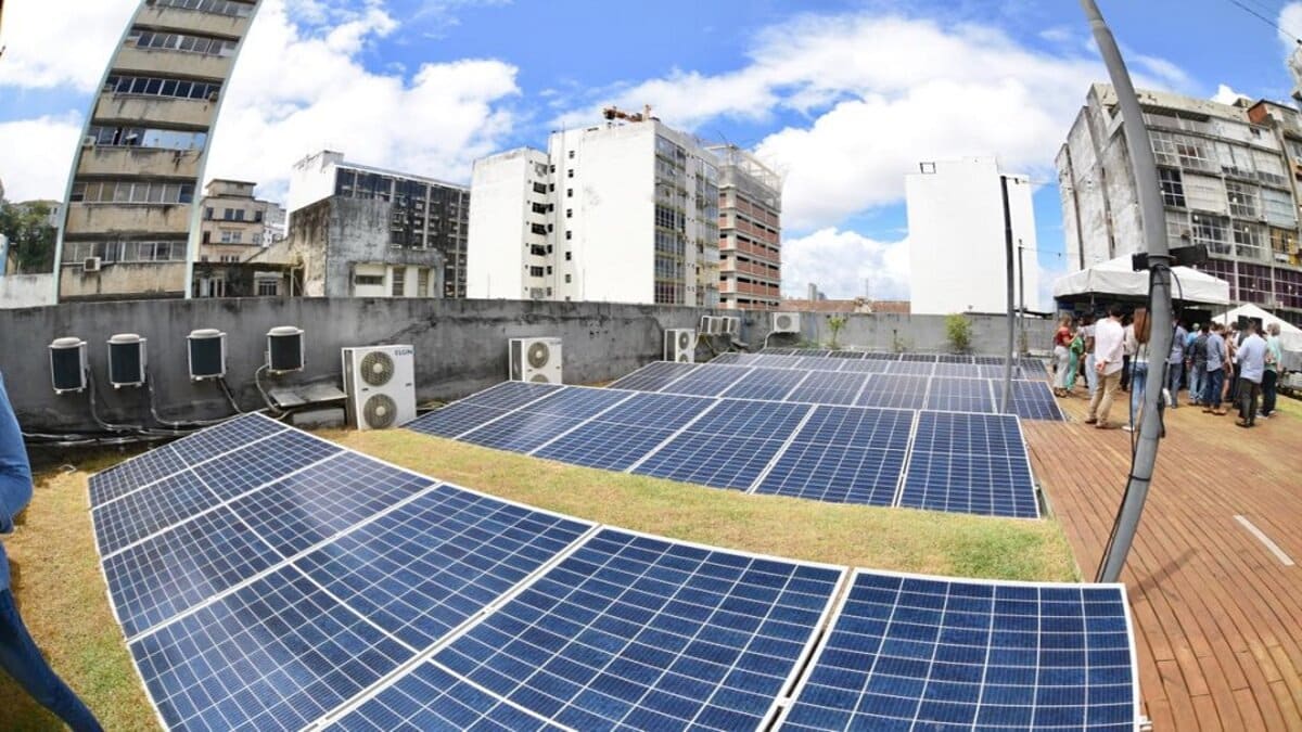 A prefeitura de Salvador está com seu novo projeto de energia renovável e desenvolveu um curso profissionalizante para o setor de sistemas de energia solar na região