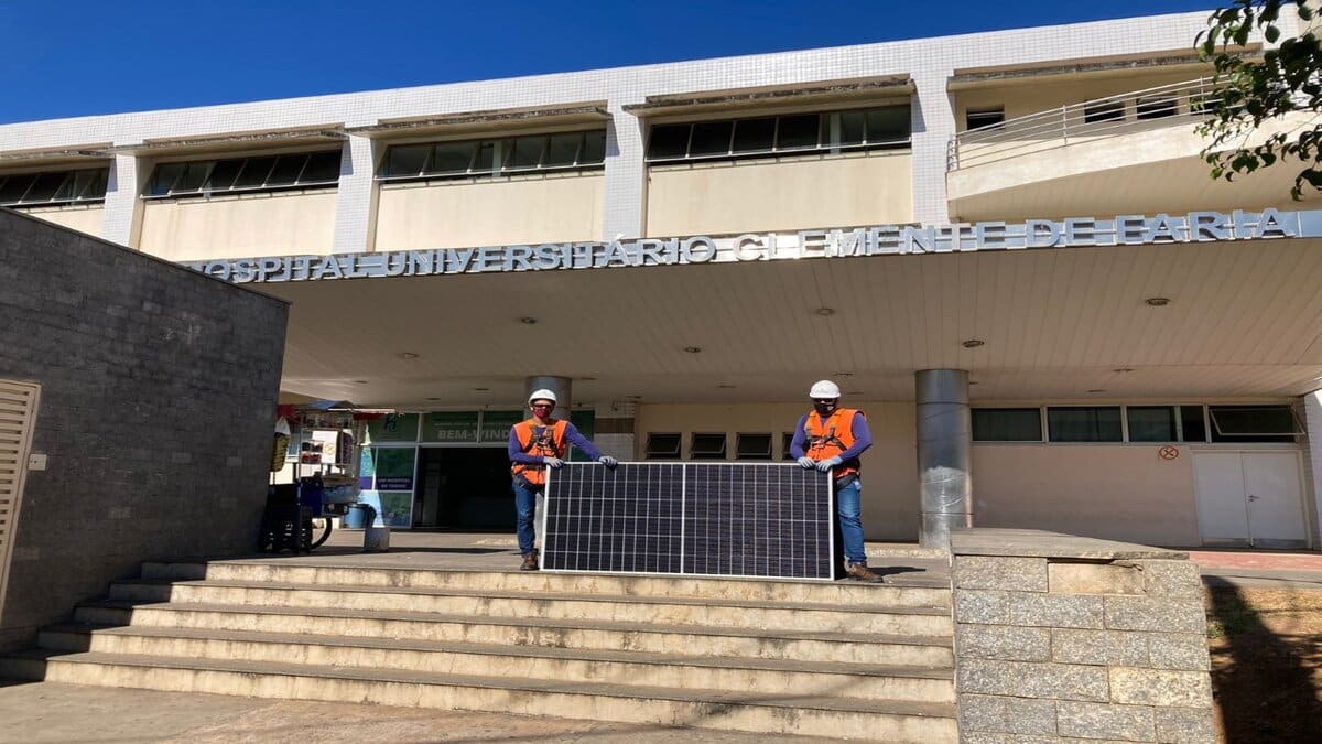 O Hospital Universitário Clemente de Faria foi beneficiado pela Cemig com um projeto que garantiu a instalação de placas fotovoltaicas para proporcionar a redução nos gastos utilizando a energia solar no local