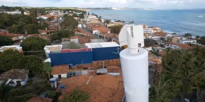 Antena de Energia Eólica da Tim está localizada na Praia de Pipa, no Rio Grande do Norte. Fonte: Divulgação
