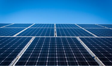 A prefeitura de Aparecida de Goiânia realizou uma audiência pública e apresentou a proposta de desenvolvimento do projeto de construção de uma usina de energia solar fotovoltaica na cidade