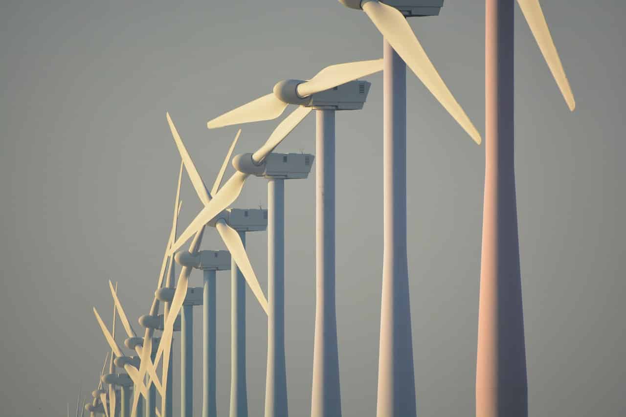 Depois de instalar a primeira antena movida à energia eólica, a Tim anunciou o plano de aquisição de mais usinas para 2022, além da meta batida de 100% de consumo de energia proveniente de fontes renováveis