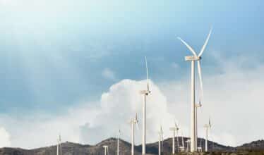 Com a transição energética cada vez mais presente no dia a dia do brasileiro, a Neoenergia se consolidou como uma das maiores empresas no ramo das energias renováveis, em razão dos seus altos investimentos nas fontes eólica e solar